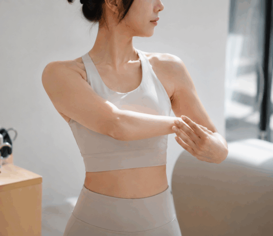 민소매 입기 망설여진다면? 겨드랑이 살과 부유방, 원인부터 관리법까지